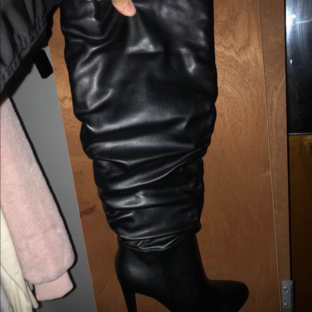 Black heeled boots